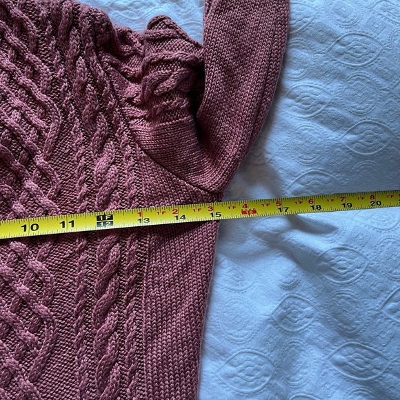 Like new pastel rose knit sweater - Picture 2 of 6